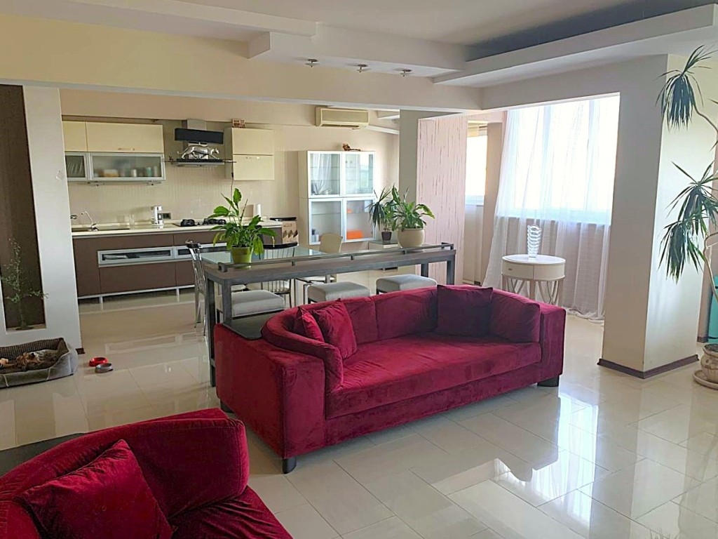 продажа многокомнатной квартиры номер A-174376 в Приморском районе, фото номер 18